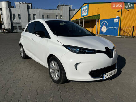 Белый Рено Зое, объемом двигателя 0 л и пробегом 76 тыс. км за 7799 $, фото 1 на Automoto.ua