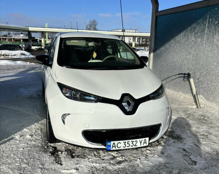 Белый Рено Зое, объемом двигателя 0 л и пробегом 111 тыс. км за 8000 $, фото 1 на Automoto.ua