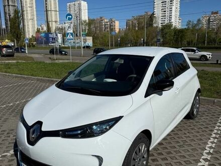 Белый Рено Зое, объемом двигателя 0 л и пробегом 85 тыс. км за 6800 $, фото 1 на Automoto.ua