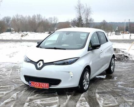Белый Рено Зое, объемом двигателя 0 л и пробегом 51 тыс. км за 7500 $, фото 1 на Automoto.ua