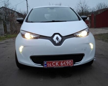 Белый Рено Зое, объемом двигателя 1 л и пробегом 61 тыс. км за 6600 $, фото 1 на Automoto.ua