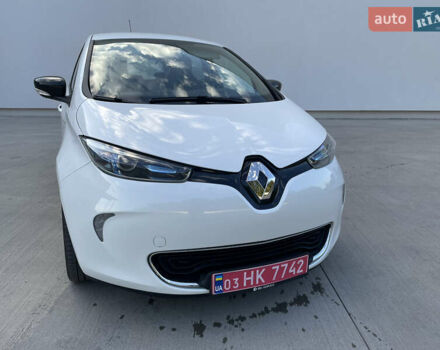 Белый Рено Зое, объемом двигателя 0 л и пробегом 74 тыс. км за 6900 $, фото 1 на Automoto.ua