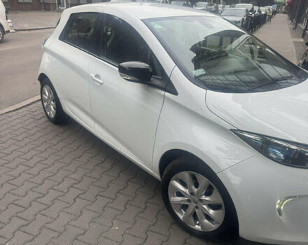 Белый Рено Зое, объемом двигателя 0 л и пробегом 40 тыс. км за 7500 $, фото 1 на Automoto.ua