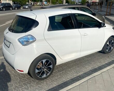 Белый Рено Зое, объемом двигателя 0 л и пробегом 107 тыс. км за 6800 $, фото 1 на Automoto.ua