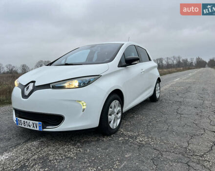 Белый Рено Зое, объемом двигателя 0 л и пробегом 84 тыс. км за 6499 $, фото 1 на Automoto.ua