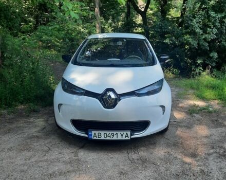 Белый Рено Зое, объемом двигателя 0 л и пробегом 63 тыс. км за 9500 $, фото 1 на Automoto.ua