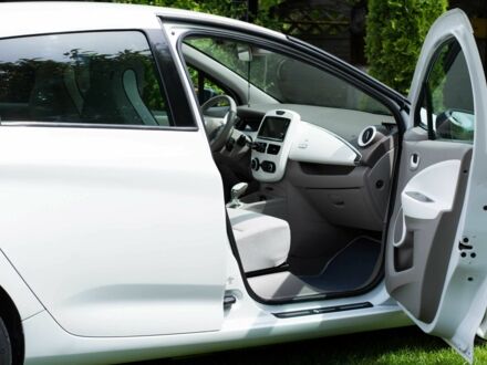 Рено Зое 2016 у Вижнице на Automoto.ua Білий Рено Зое, об'ємом двигуна 0 л та пробігом 30 тис. км за 8700 $, фото 1 на Automoto.ua