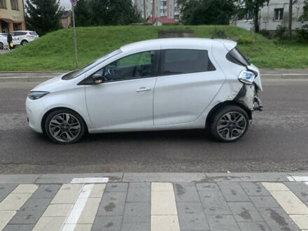 Белый Рено Зое, объемом двигателя 0 л и пробегом 84 тыс. км за 3700 $, фото 1 на Automoto.ua