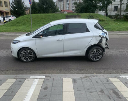 Белый Рено Зое, объемом двигателя 0 л и пробегом 84 тыс. км за 3700 $, фото 1 на Automoto.ua