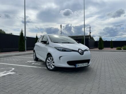 Белый Рено Зое, объемом двигателя 0 л и пробегом 98 тыс. км за 7200 $, фото 1 на Automoto.ua