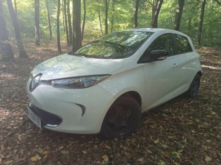 Белый Рено Зое, объемом двигателя 0 л и пробегом 125 тыс. км за 7306 $, фото 1 на Automoto.ua