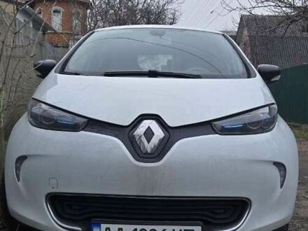 Белый Рено Зое, объемом двигателя 0 л и пробегом 137 тыс. км за 7800 $, фото 1 на Automoto.ua