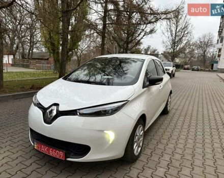 Белый Рено Зое, объемом двигателя 0 л и пробегом 95 тыс. км за 8900 $, фото 1 на Automoto.ua