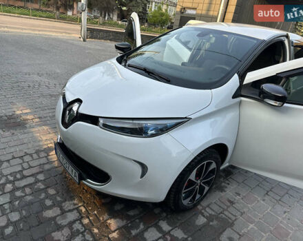 Белый Рено Зое, объемом двигателя 0 л и пробегом 64 тыс. км за 8800 $, фото 1 на Automoto.ua