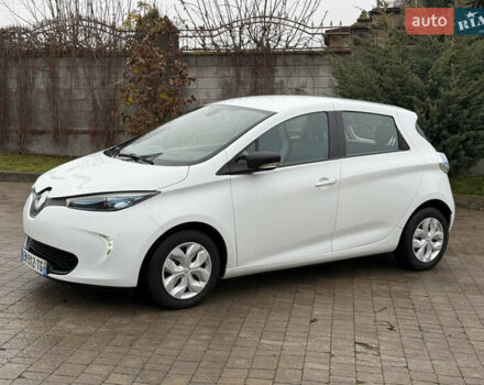 Белый Рено Зое, объемом двигателя 0 л и пробегом 106 тыс. км за 8100 $, фото 1 на Automoto.ua