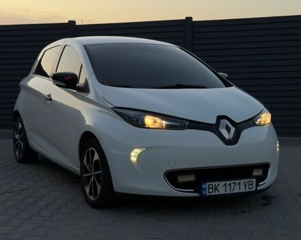 Белый Рено Зое, объемом двигателя 0 л и пробегом 159 тыс. км за 8999 $, фото 1 на Automoto.ua