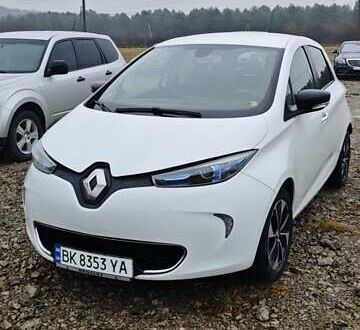 Белый Рено Зое, объемом двигателя 0 л и пробегом 92 тыс. км за 10000 $, фото 1 на Automoto.ua