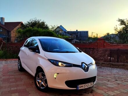 Белый Рено Зое, объемом двигателя 68 л и пробегом 95 тыс. км за 9850 $, фото 1 на Automoto.ua