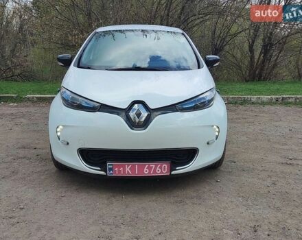 Белый Рено Зое, объемом двигателя 0 л и пробегом 80 тыс. км за 9600 $, фото 1 на Automoto.ua