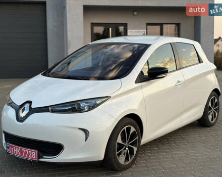 Белый Рено Зое, объемом двигателя 0 л и пробегом 128 тыс. км за 8500 $, фото 1 на Automoto.ua