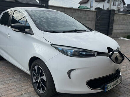Белый Рено Зое, объемом двигателя 0 л и пробегом 135 тыс. км за 8900 $, фото 1 на Automoto.ua