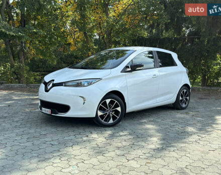 Белый Рено Зое, объемом двигателя 0 л и пробегом 135 тыс. км за 9200 $, фото 1 на Automoto.ua