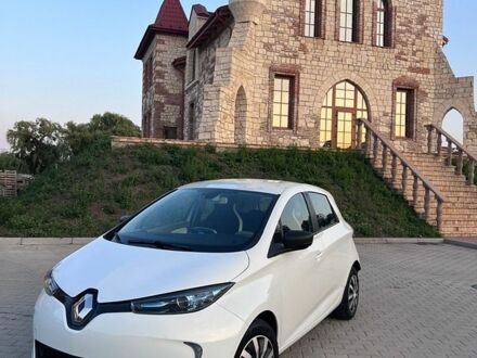 Белый Рено Зое, объемом двигателя 0 л и пробегом 132 тыс. км за 9600 $, фото 1 на Automoto.ua