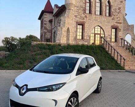 Белый Рено Зое, объемом двигателя 0 л и пробегом 132 тыс. км за 9600 $, фото 1 на Automoto.ua