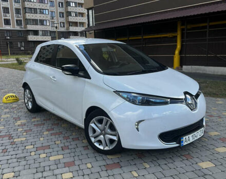 Белый Рено Зое, объемом двигателя 0 л и пробегом 146 тыс. км за 10500 $, фото 1 на Automoto.ua