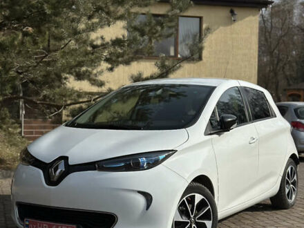 Белый Рено Зое, объемом двигателя 0 л и пробегом 49 тыс. км за 9450 $, фото 1 на Automoto.ua