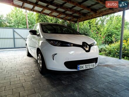 Белый Рено Зое, объемом двигателя 0 л и пробегом 89 тыс. км за 7950 $, фото 1 на Automoto.ua