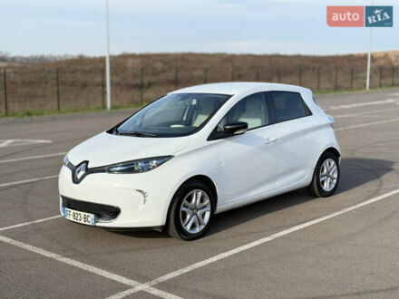 Белый Рено Зое, объемом двигателя 0 л и пробегом 112 тыс. км за 8900 $, фото 1 на Automoto.ua
