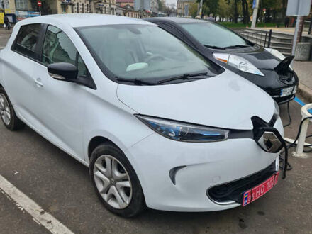 Белый Рено Зое, объемом двигателя 0 л и пробегом 113 тыс. км за 10000 $, фото 1 на Automoto.ua