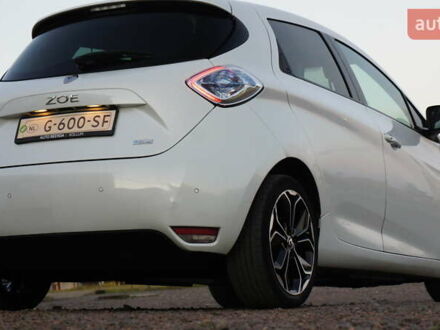 Белый Рено Зое, объемом двигателя 0 л и пробегом 159 тыс. км за 8950 $, фото 1 на Automoto.ua