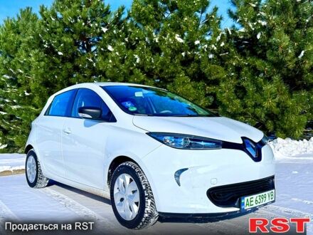 Белый Рено Зое, объемом двигателя 68 л и пробегом 60 тыс. км за 10600 $, фото 1 на Automoto.ua