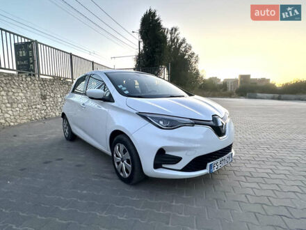 Белый Рено Зое, объемом двигателя 0 л и пробегом 124 тыс. км за 11300 $, фото 1 на Automoto.ua