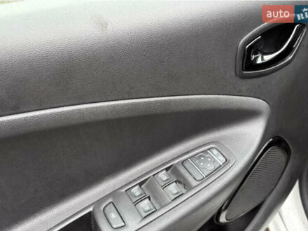 Белый Рено Зое, объемом двигателя 0 л и пробегом 85 тыс. км за 11023 $, фото 1 на Automoto.ua