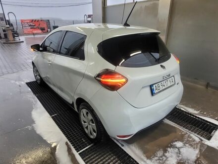 Белый Рено Зое, объемом двигателя 0 л и пробегом 95 тыс. км за 12000 $, фото 1 на Automoto.ua