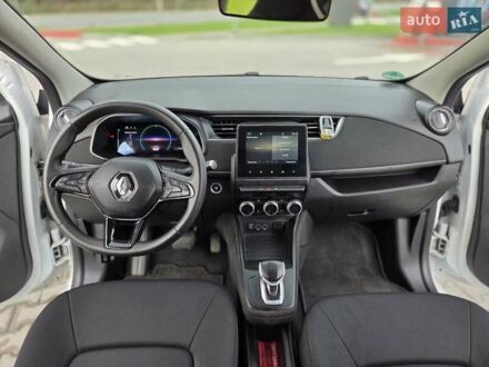 Белый Рено Зое, объемом двигателя 0 л и пробегом 151 тыс. км за 11000 $, фото 1 на Automoto.ua