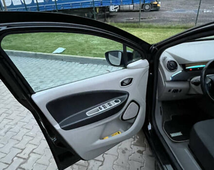 Черный Рено Зое, объемом двигателя 0 л и пробегом 124 тыс. км за 6300 $, фото 8 на Automoto.ua