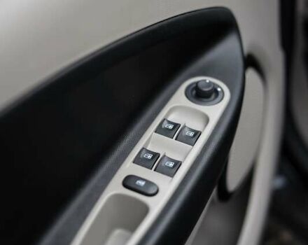 Черный Рено Зое, объемом двигателя 0 л и пробегом 110 тыс. км за 6800 $, фото 23 на Automoto.ua