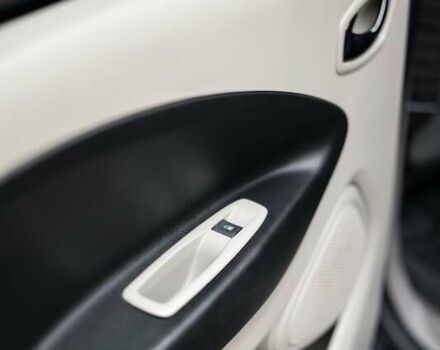 Черный Рено Зое, объемом двигателя 0 л и пробегом 110 тыс. км за 6800 $, фото 33 на Automoto.ua