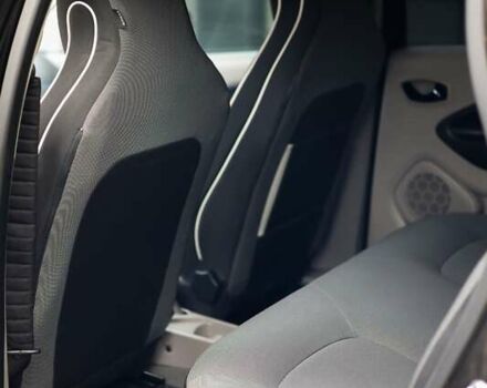 Черный Рено Зое, объемом двигателя 0 л и пробегом 110 тыс. км за 6800 $, фото 30 на Automoto.ua