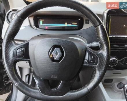 Черный Рено Зое, объемом двигателя 0 л и пробегом 97 тыс. км за 6500 $, фото 2 на Automoto.ua