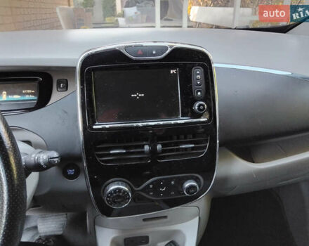 Черный Рено Зое, объемом двигателя 0 л и пробегом 97 тыс. км за 6500 $, фото 4 на Automoto.ua