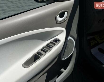 Чорний Рено Зое, об'ємом двигуна 0 л та пробігом 113 тис. км за 6990 $, фото 9 на Automoto.ua