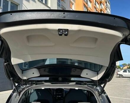 Черный Рено Зое, объемом двигателя 0 л и пробегом 78 тыс. км за 6500 $, фото 11 на Automoto.ua
