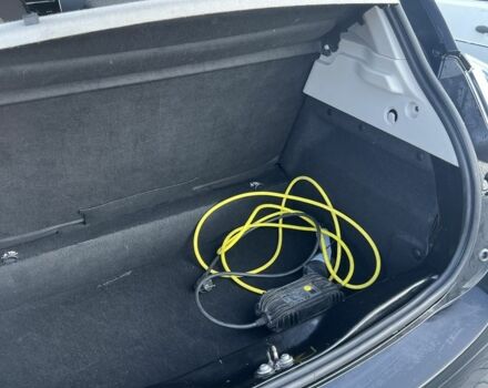 Черный Рено Зое, объемом двигателя 0 л и пробегом 109 тыс. км за 5300 $, фото 9 на Automoto.ua