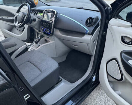 Черный Рено Зое, объемом двигателя 0 л и пробегом 90 тыс. км за 7700 $, фото 16 на Automoto.ua
