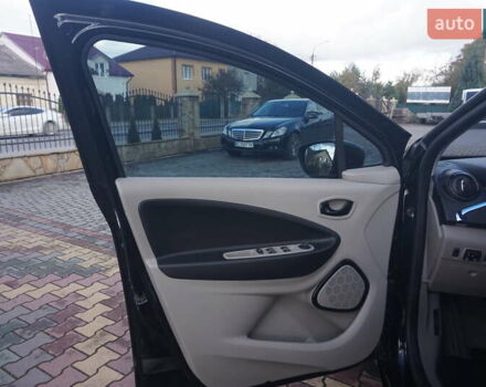 Черный Рено Зое, объемом двигателя 0 л и пробегом 83 тыс. км за 7100 $, фото 24 на Automoto.ua
